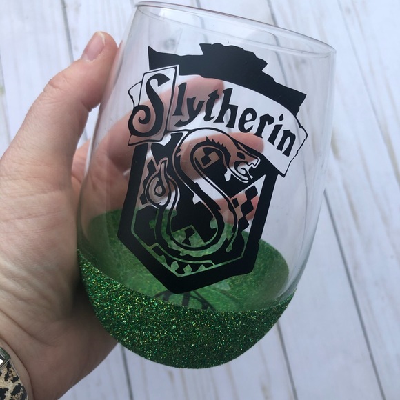 HP School Inspired Peekaboo Wine Glasses - Picture 2 of 8